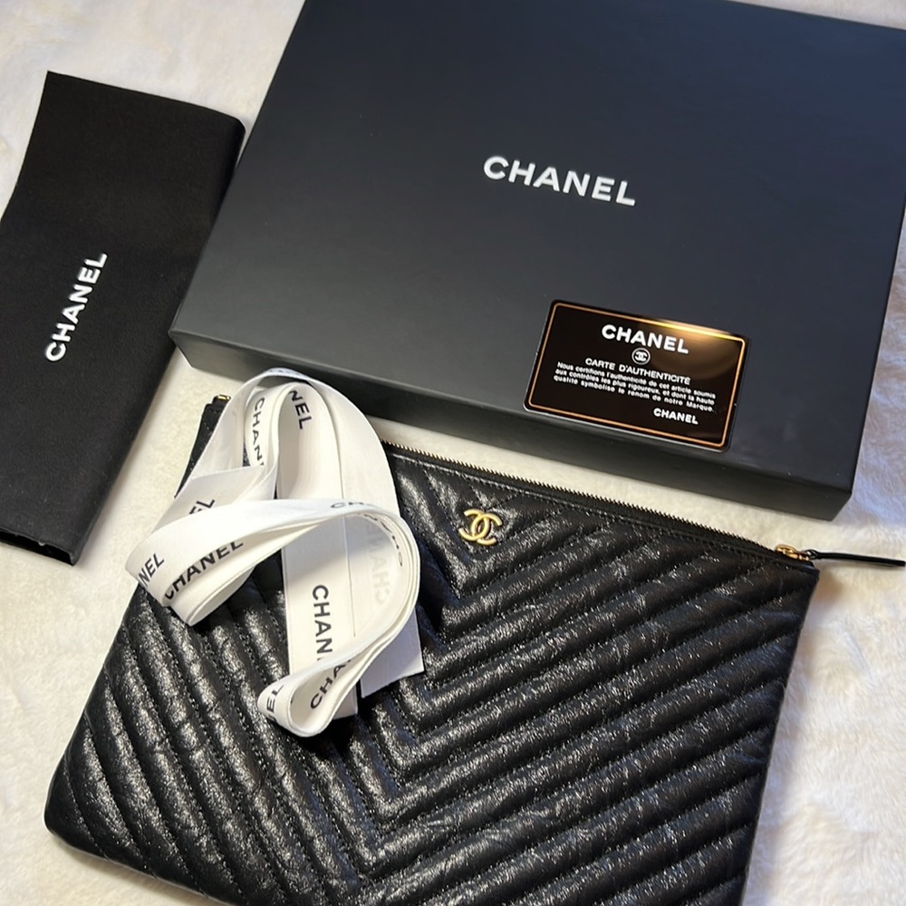 CHANEL CLUTCH